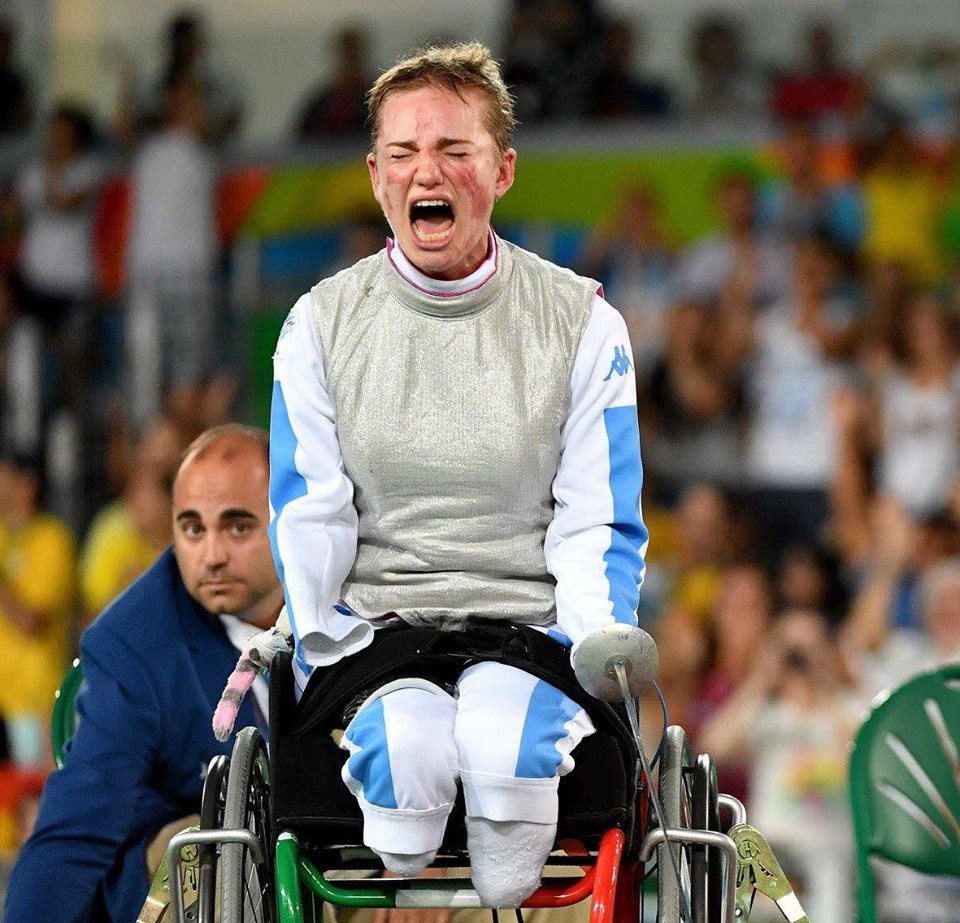 Bebe Vio mentre esulta per l'ultima vittoria alle Paralimpiadi di Rio 2016